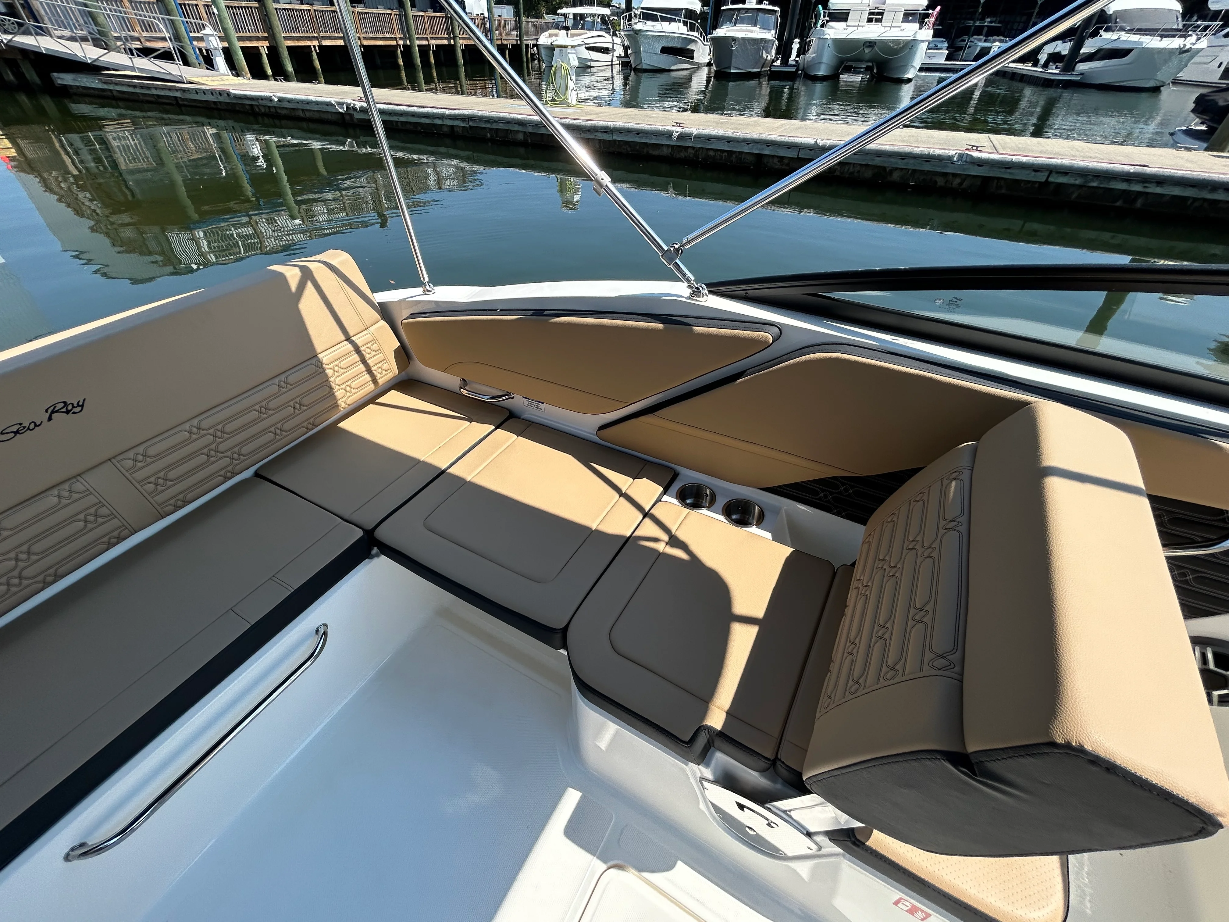 2026 Sea Ray SPX 210 Outboard Image Thumbnail #7