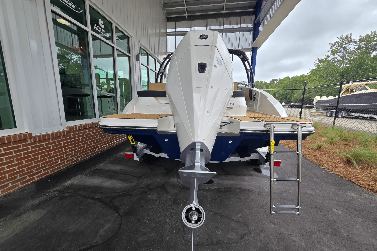 2026 Sea Ray SPX 210 Outboard Image Thumbnail #2