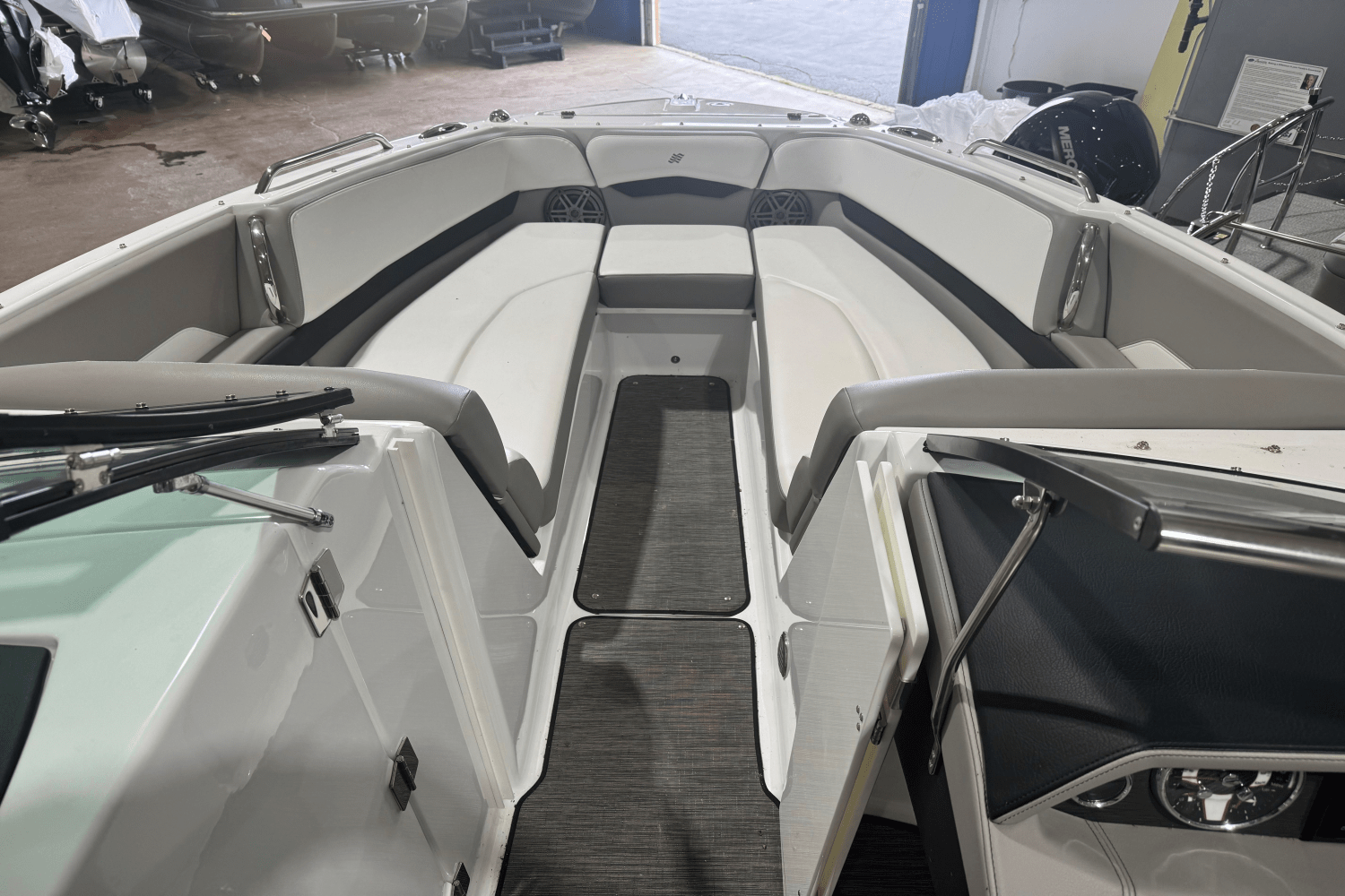 2021 Four Winns 260H Image Thumbnail #2