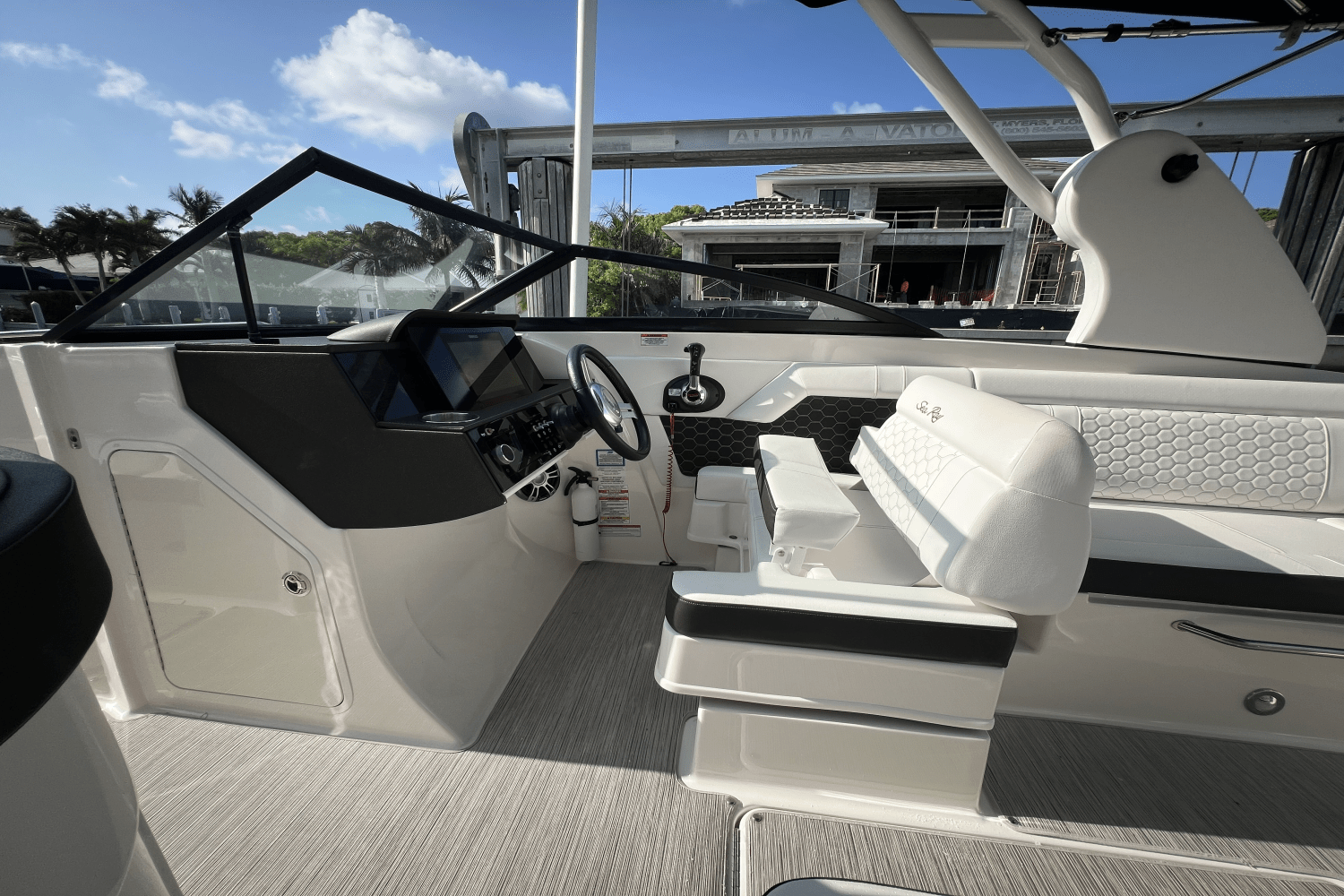 2020 Sea Ray 270 SDX-OB Image Thumbnail #11