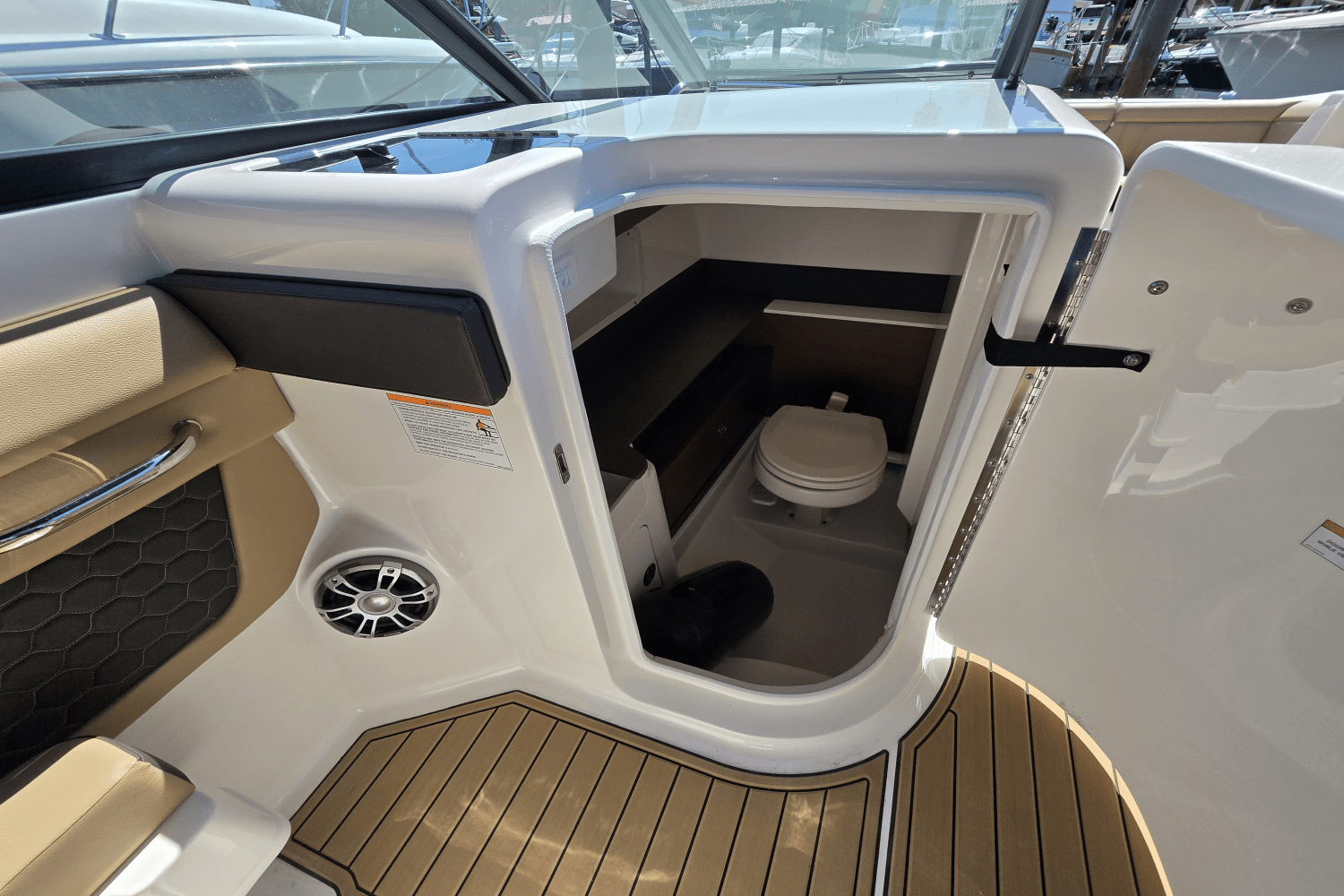 2024 Sea Ray 290 SDX-OB Image Thumbnail #11