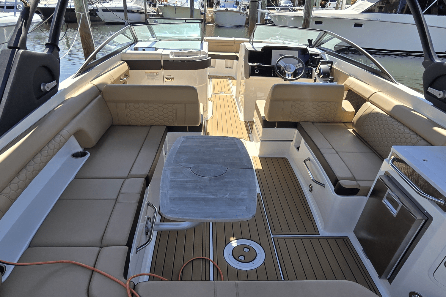 2024 Sea Ray 290 SDX-OB Image Thumbnail #3