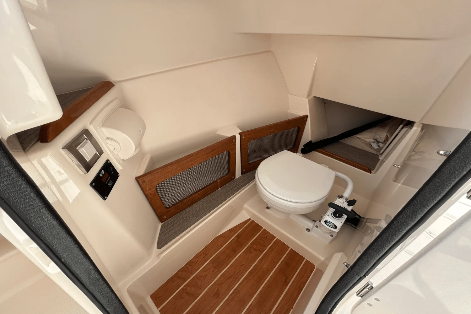 2026 Grady-White Freedom 235 Image Thumbnail #16