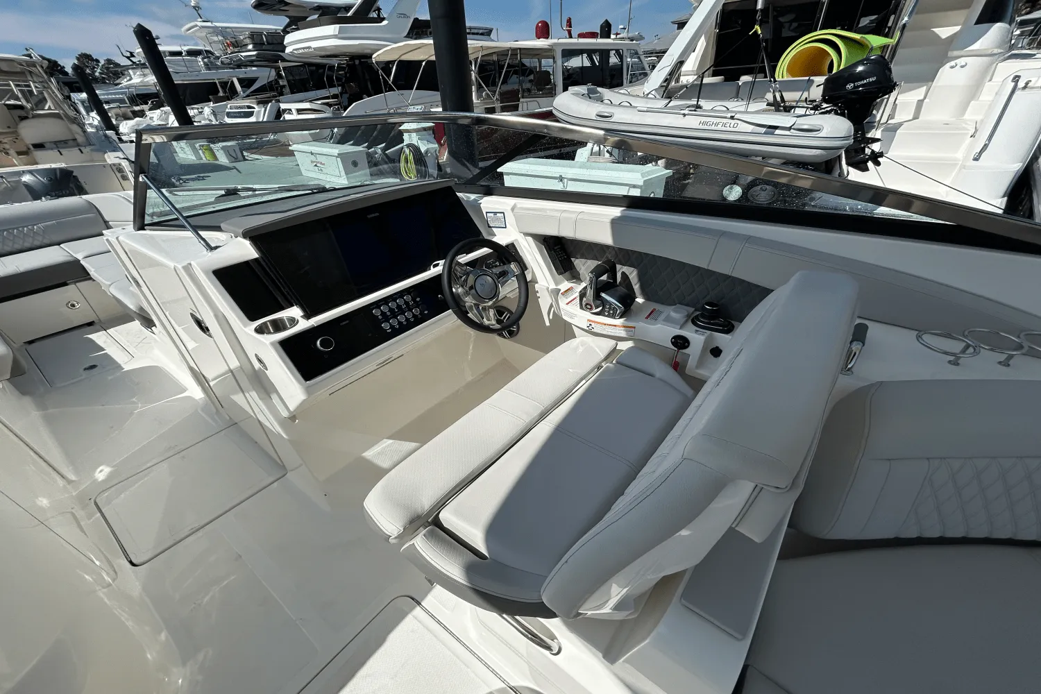 2026 Sea Ray SLX 350 Outboard Image Thumbnail #25
