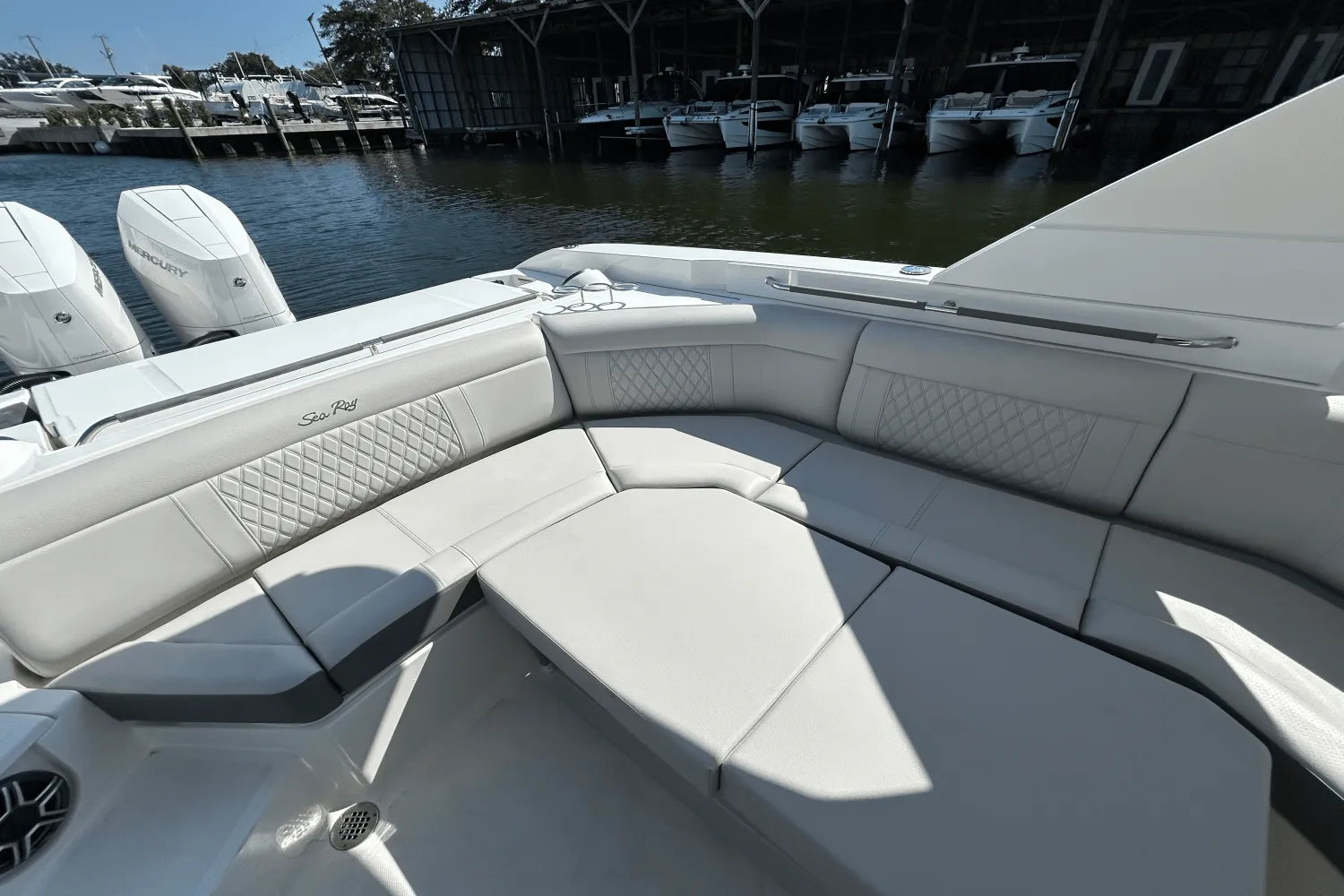 2026 Sea Ray SLX 350 Outboard Image Thumbnail #33