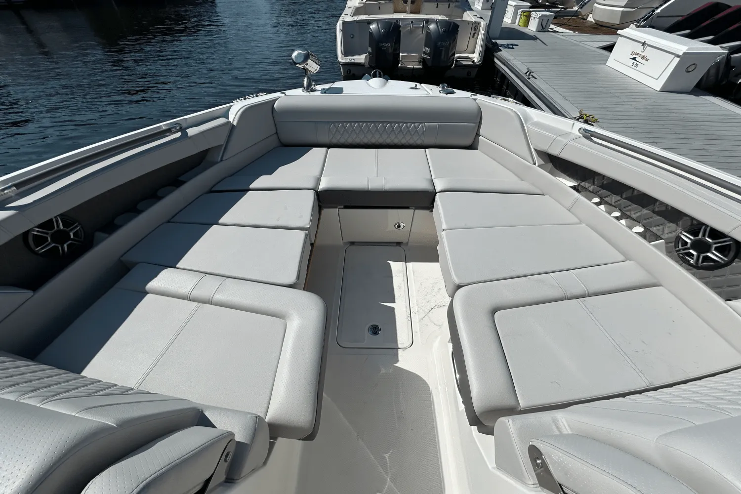 2026 Sea Ray SLX 350 Outboard Image Thumbnail #20