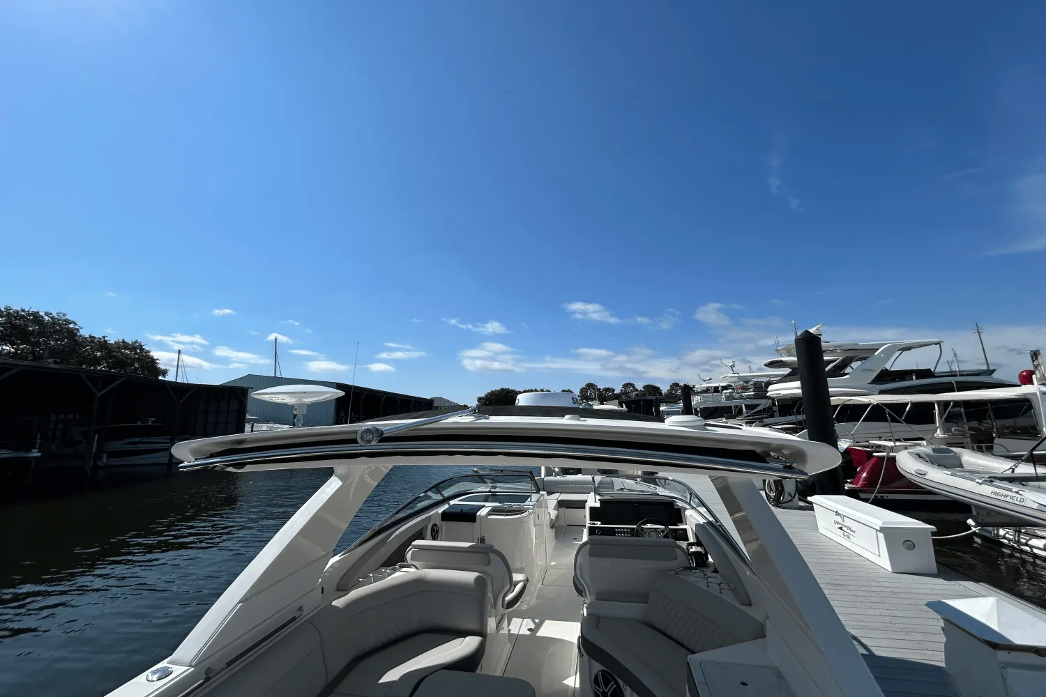 2026 Sea Ray SLX 350 Outboard Image Thumbnail #11