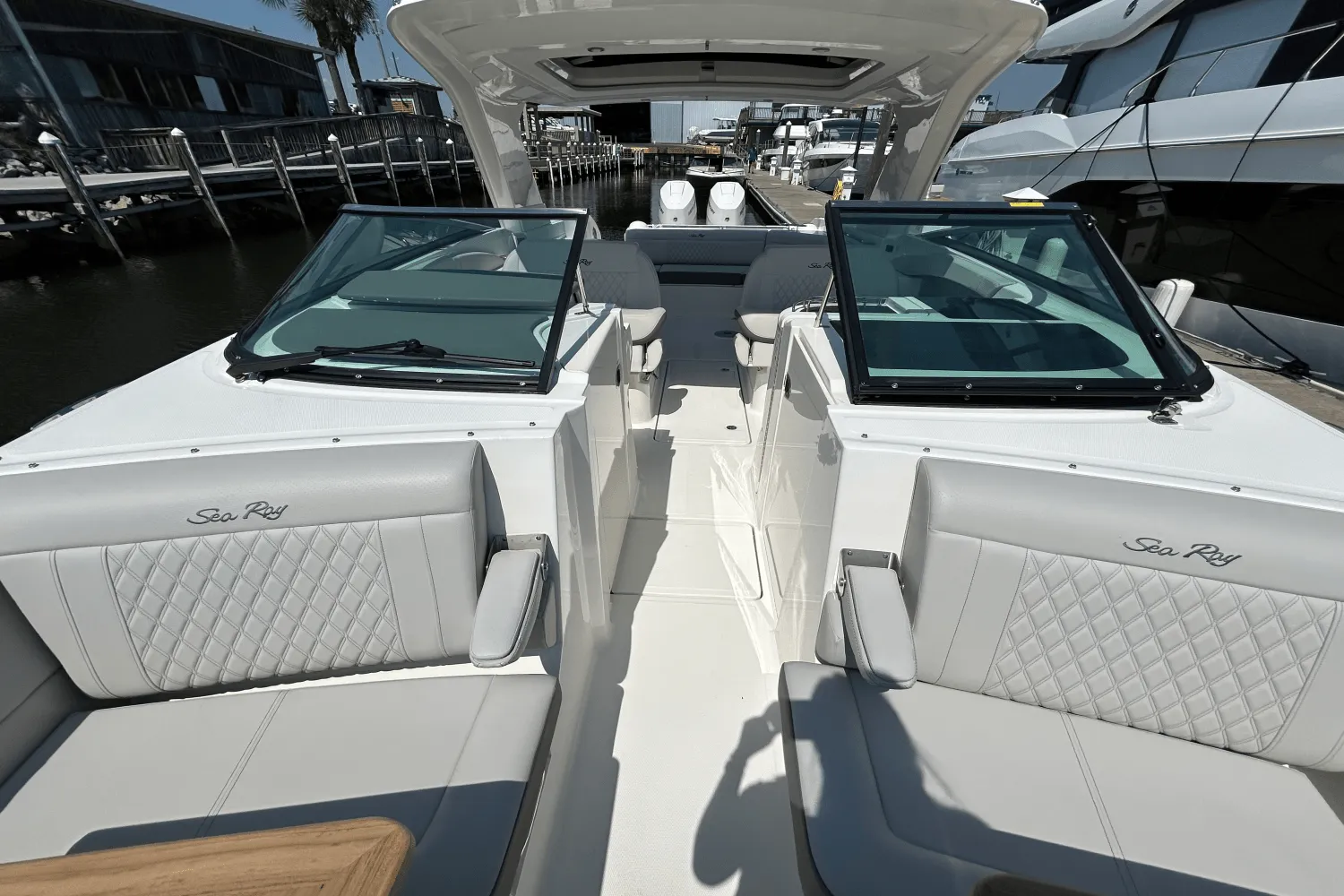 2026 Sea Ray SLX 350 Outboard Image Thumbnail #8