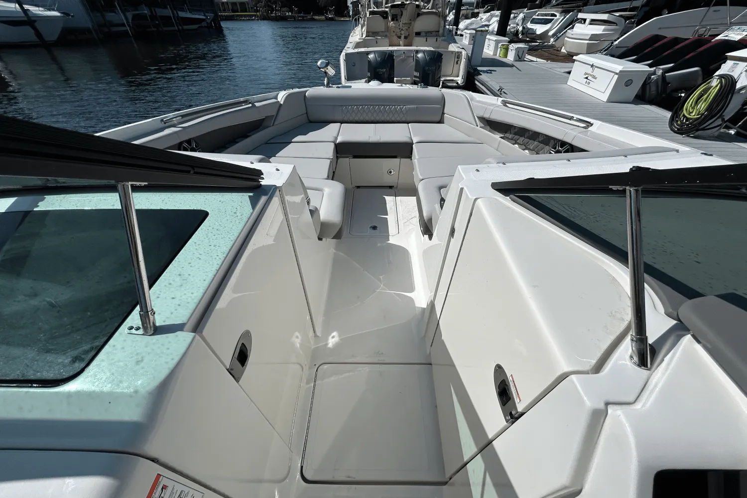 2026 Sea Ray SLX 350 Outboard Image Thumbnail #21