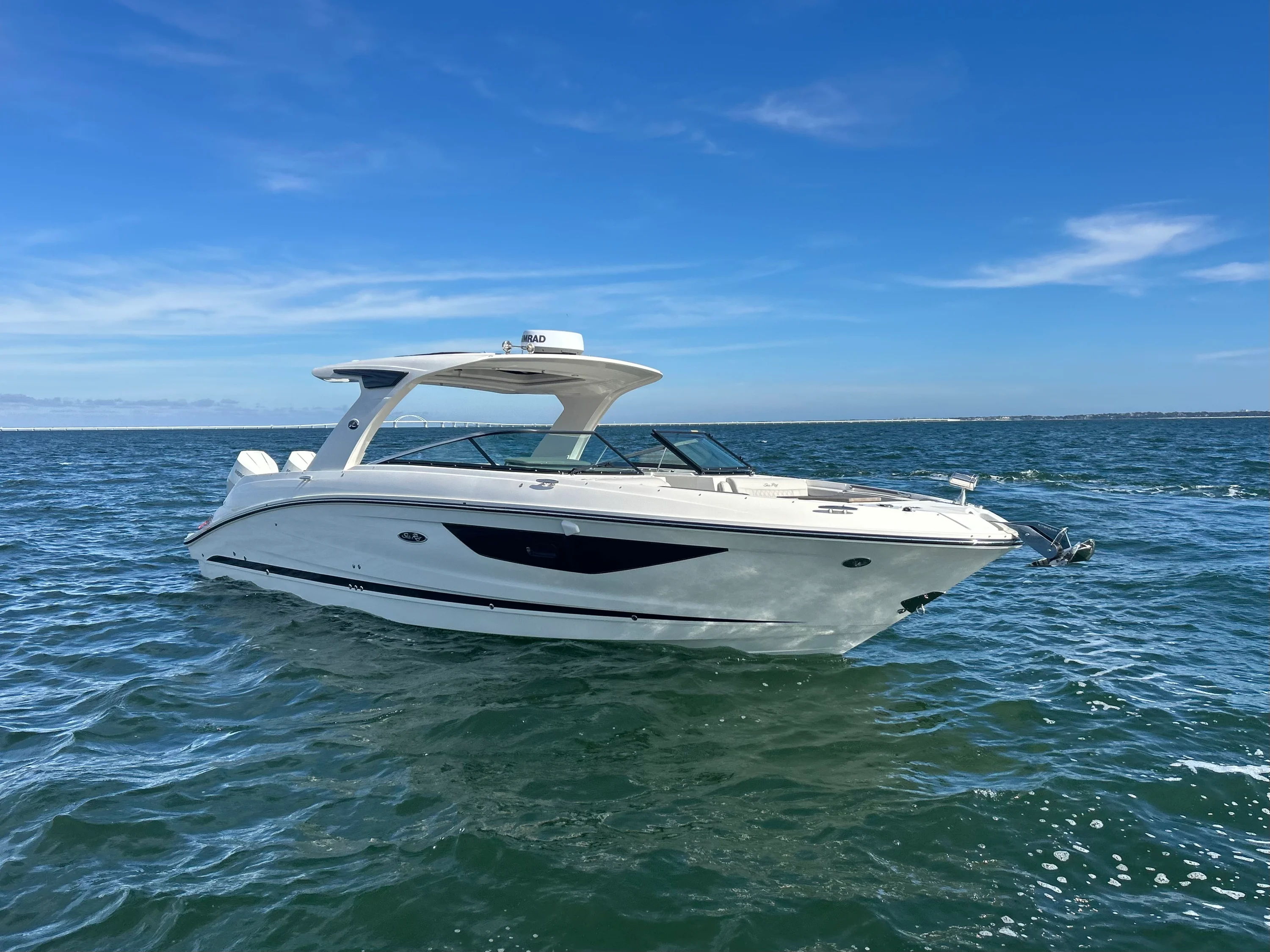 2026 Sea Ray SLX 350 Outboard Image Thumbnail #7