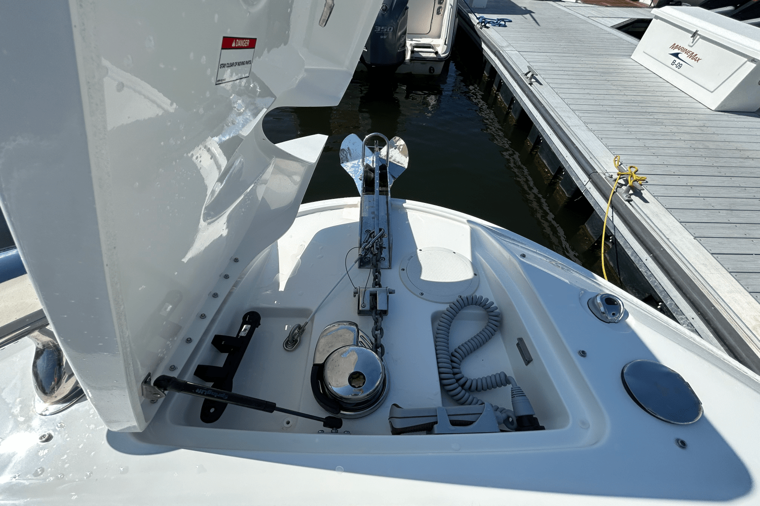 2026 Sea Ray SLX 350 Outboard Image Thumbnail #16