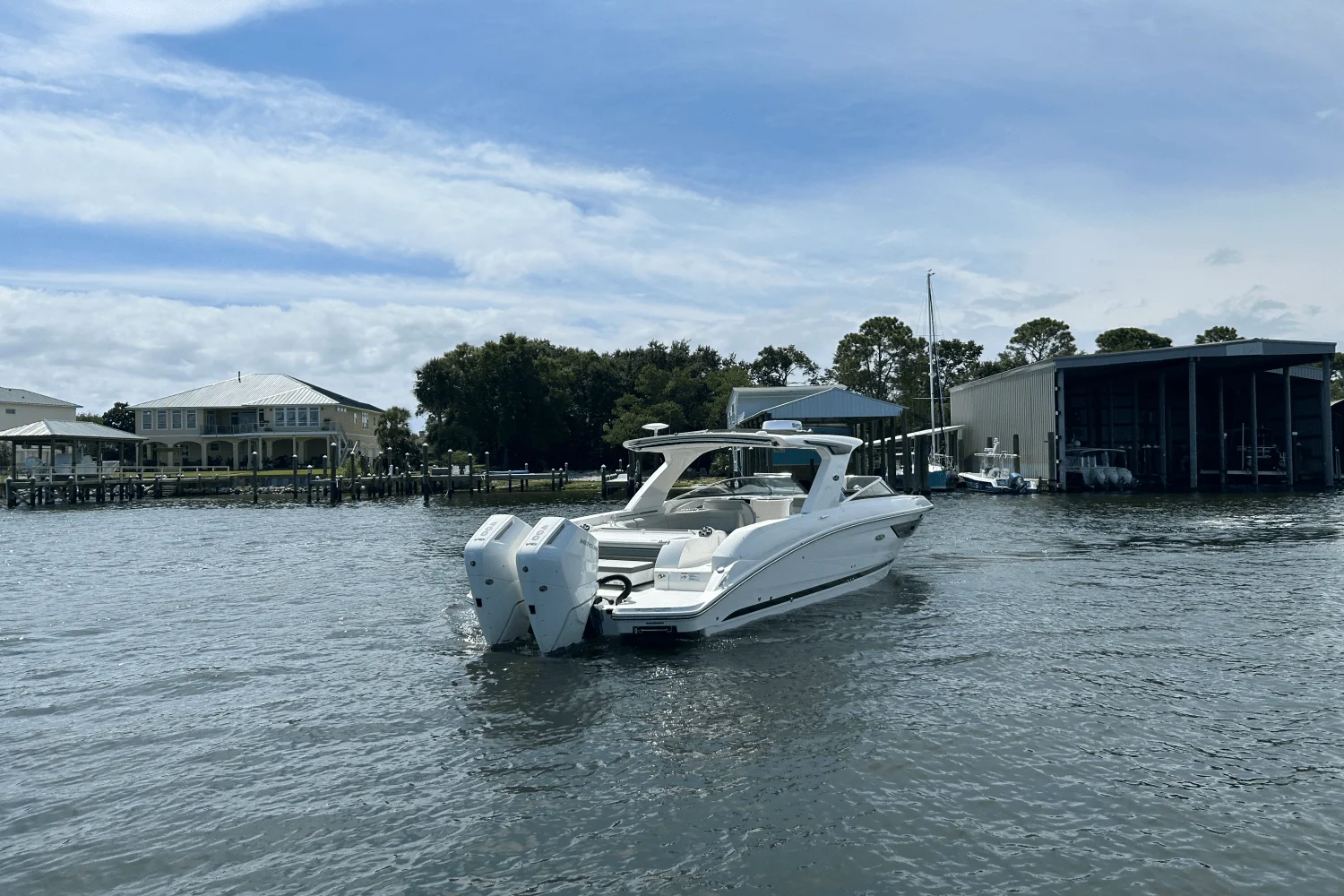 2026 Sea Ray SLX 350 Outboard Image Thumbnail #4