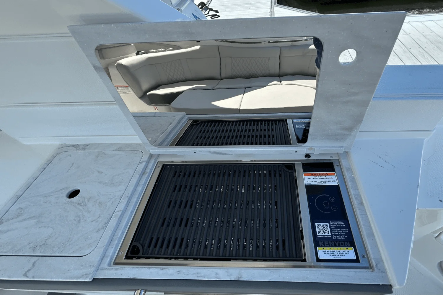 2026 Sea Ray SLX 350 Outboard Image Thumbnail #29