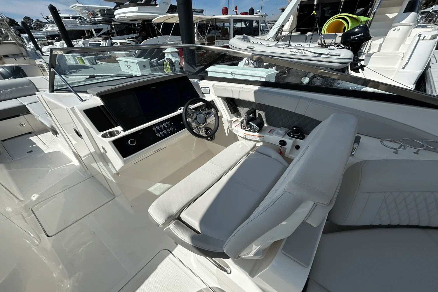 2026 Sea Ray SLX 350 Outboard Image Thumbnail #24