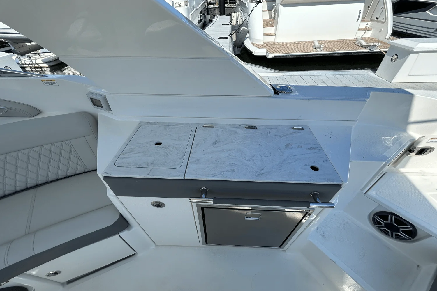 2026 Sea Ray SLX 350 Outboard Image Thumbnail #31