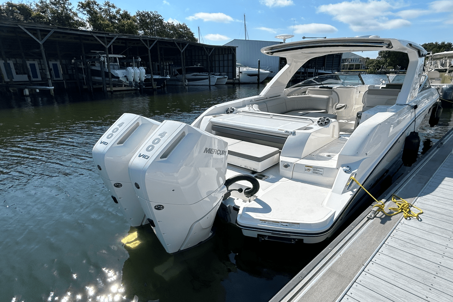 2026 Sea Ray SLX 350 Outboard Image Thumbnail #38