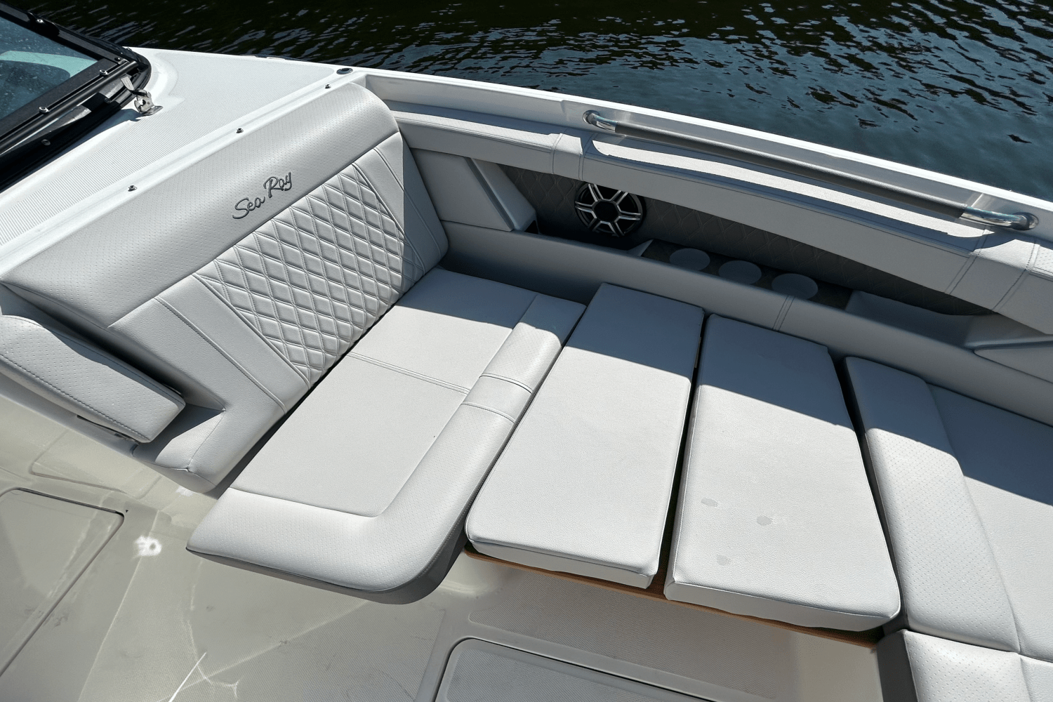 2026 Sea Ray SLX 350 Outboard Image Thumbnail #19