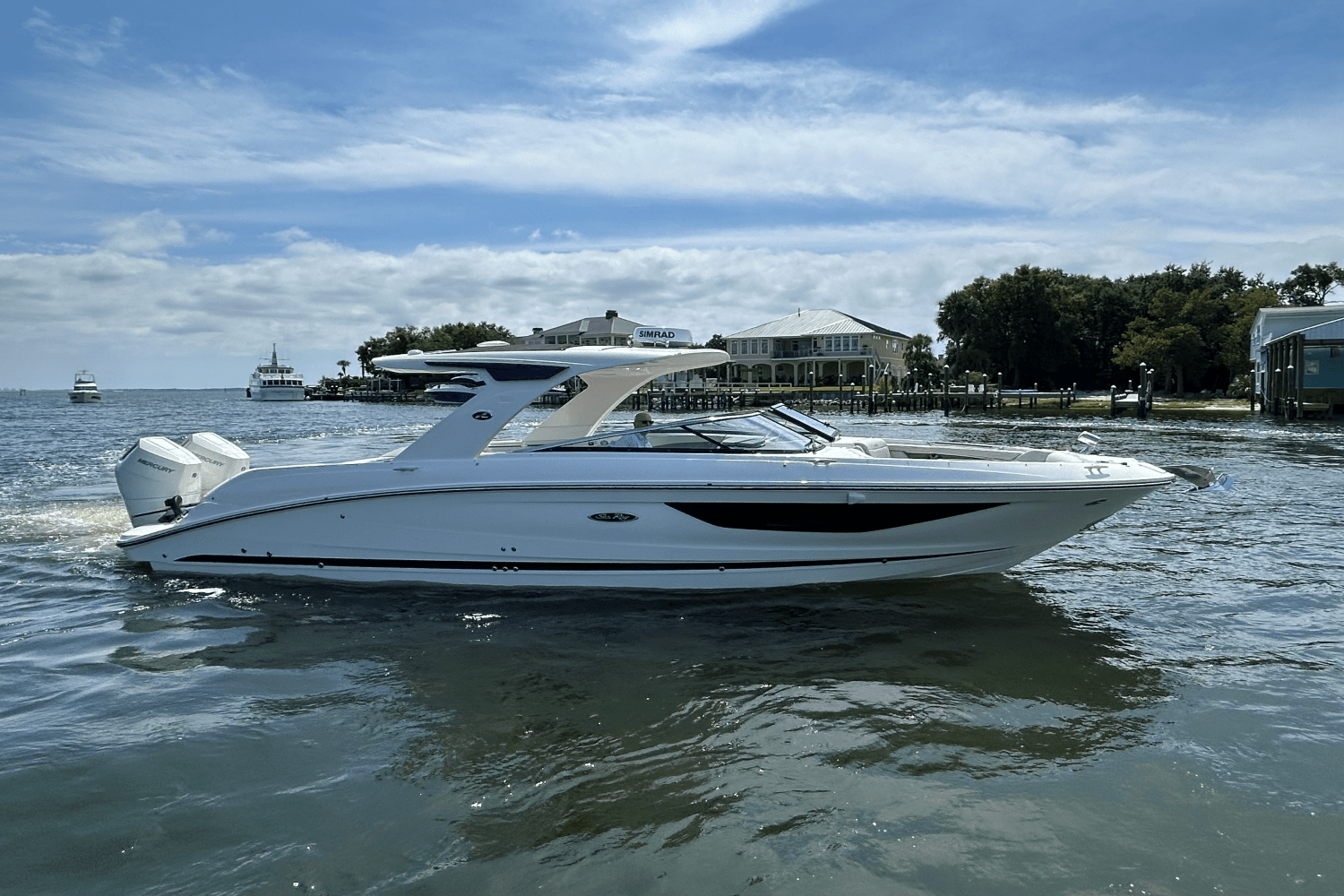 2026 Sea Ray SLX 350 Outboard Image Thumbnail #0