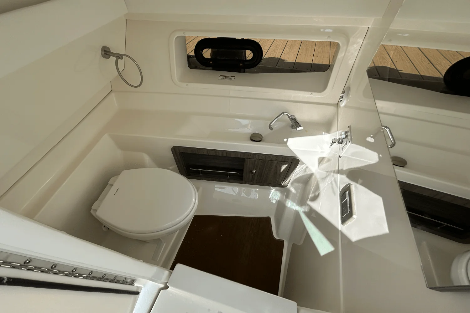 2026 Sea Ray SLX 350 Outboard Image Thumbnail #20