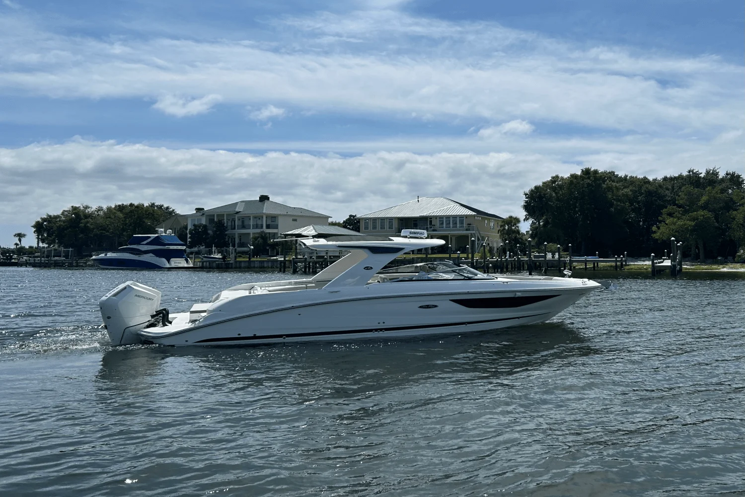 2026 Sea Ray SLX 350 Outboard Image Thumbnail #3