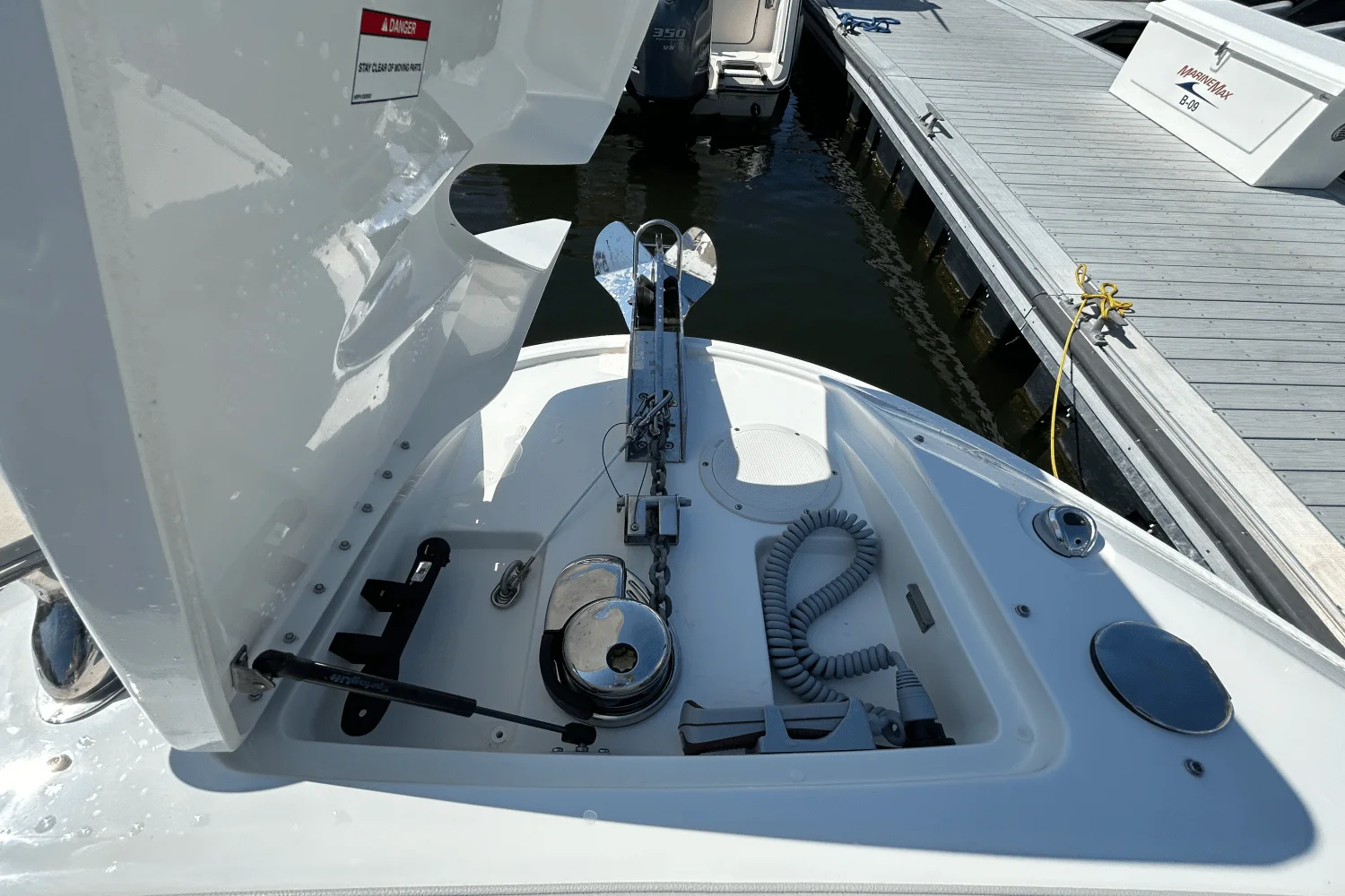 2026 Sea Ray SLX 350 Outboard Image Thumbnail #17
