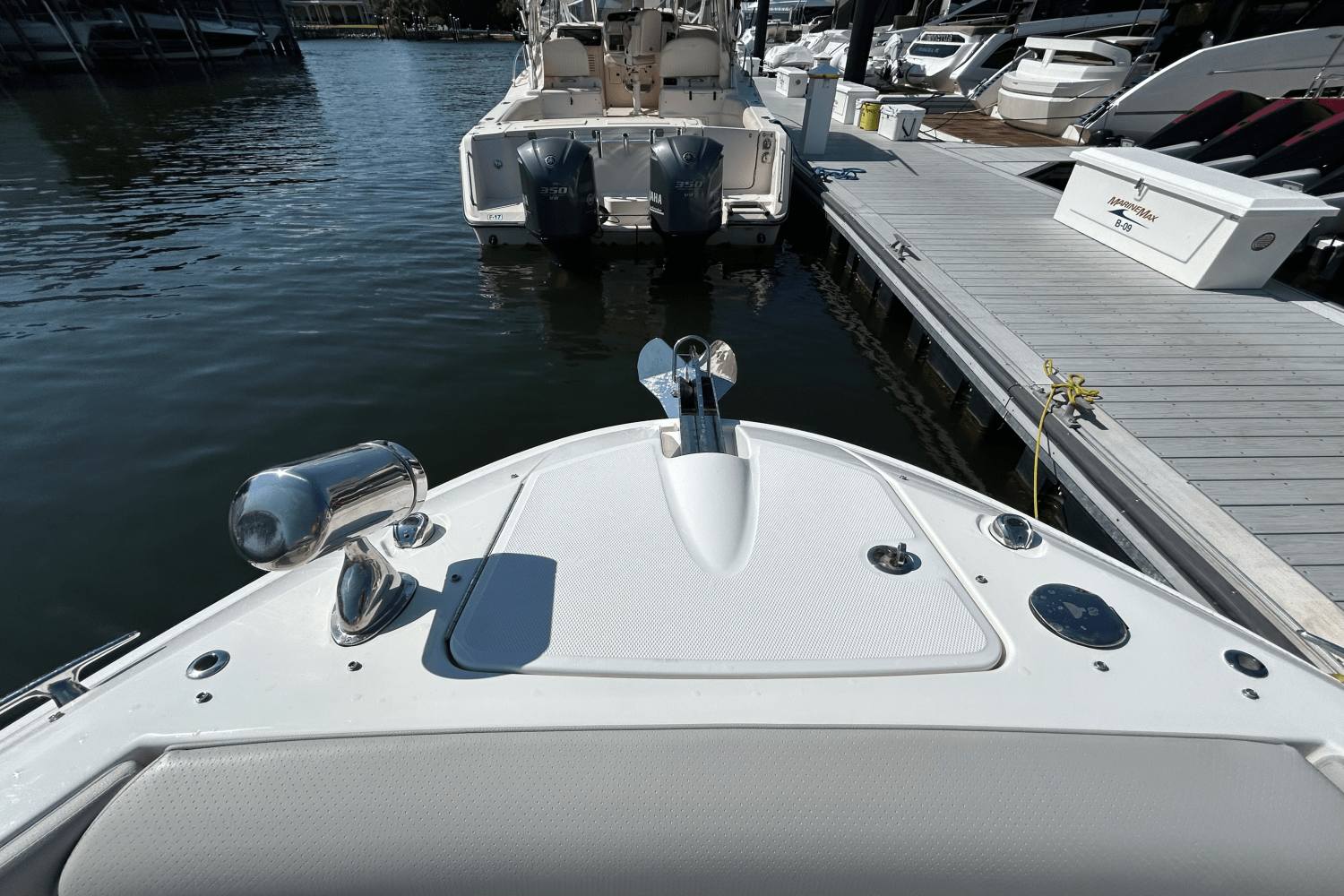 2026 Sea Ray SLX 350 Outboard Image Thumbnail #18