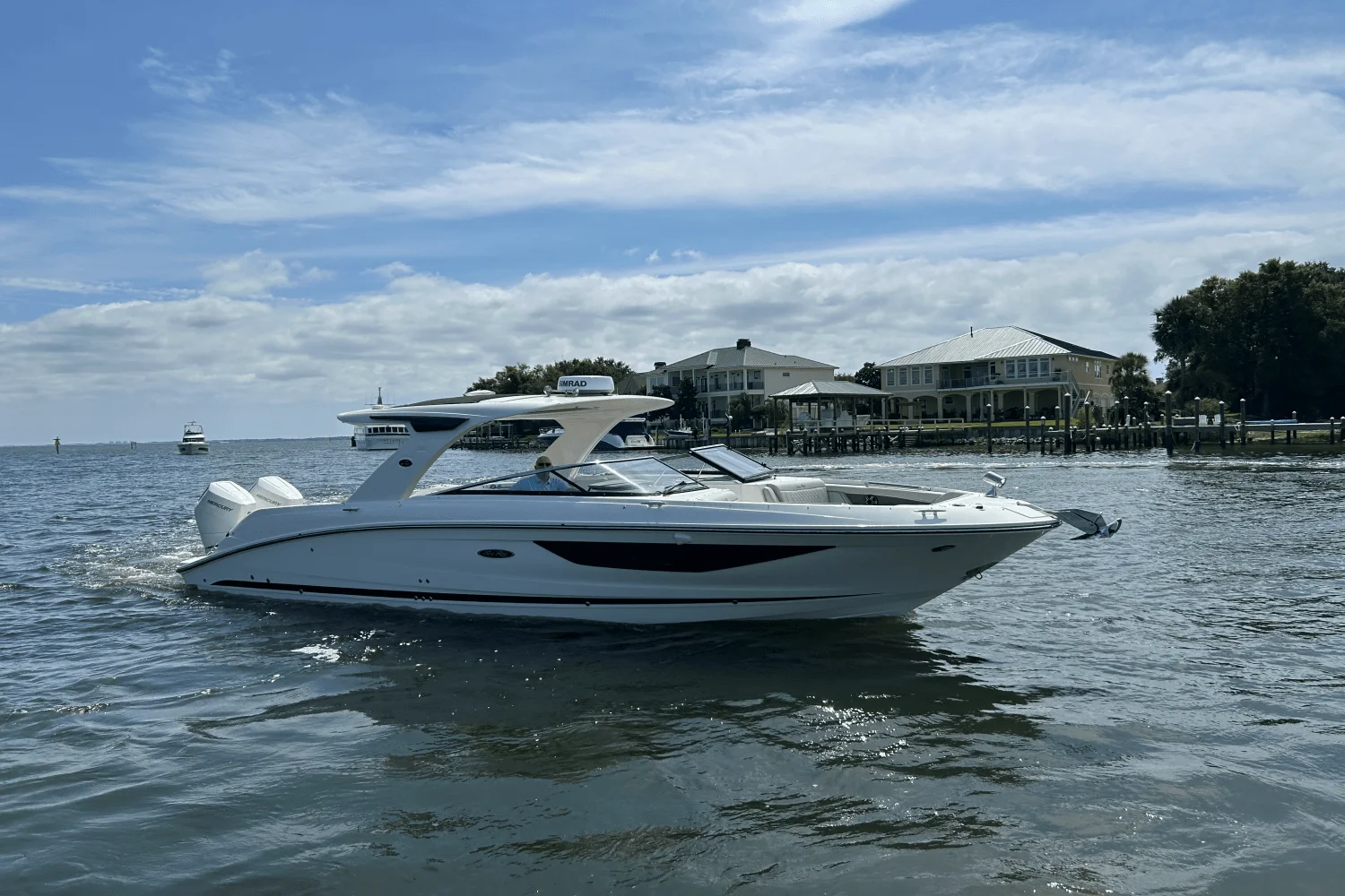 2026 Sea Ray SLX 350 Outboard Image Thumbnail #2