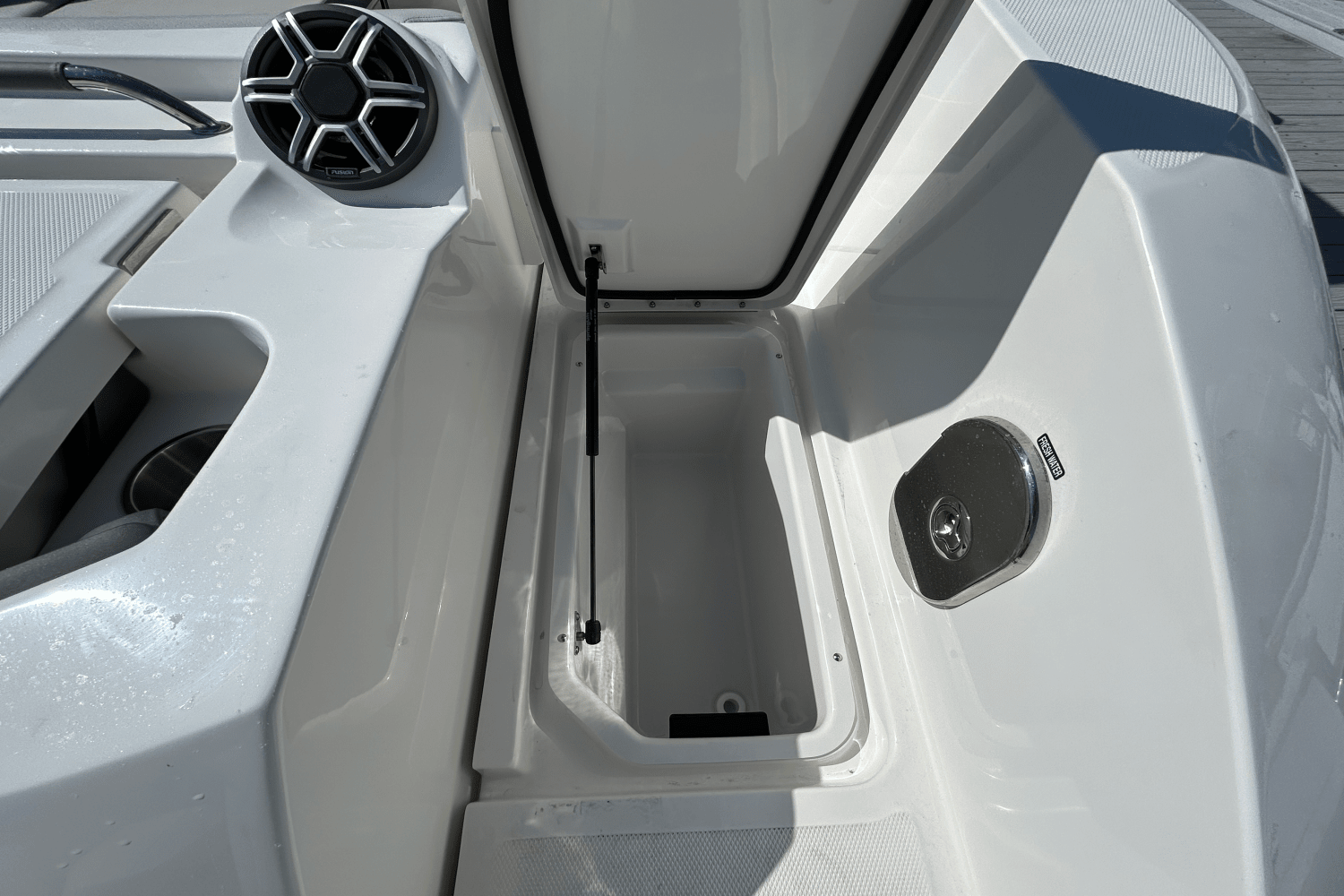 2026 Sea Ray SLX 350 Outboard Image Thumbnail #34