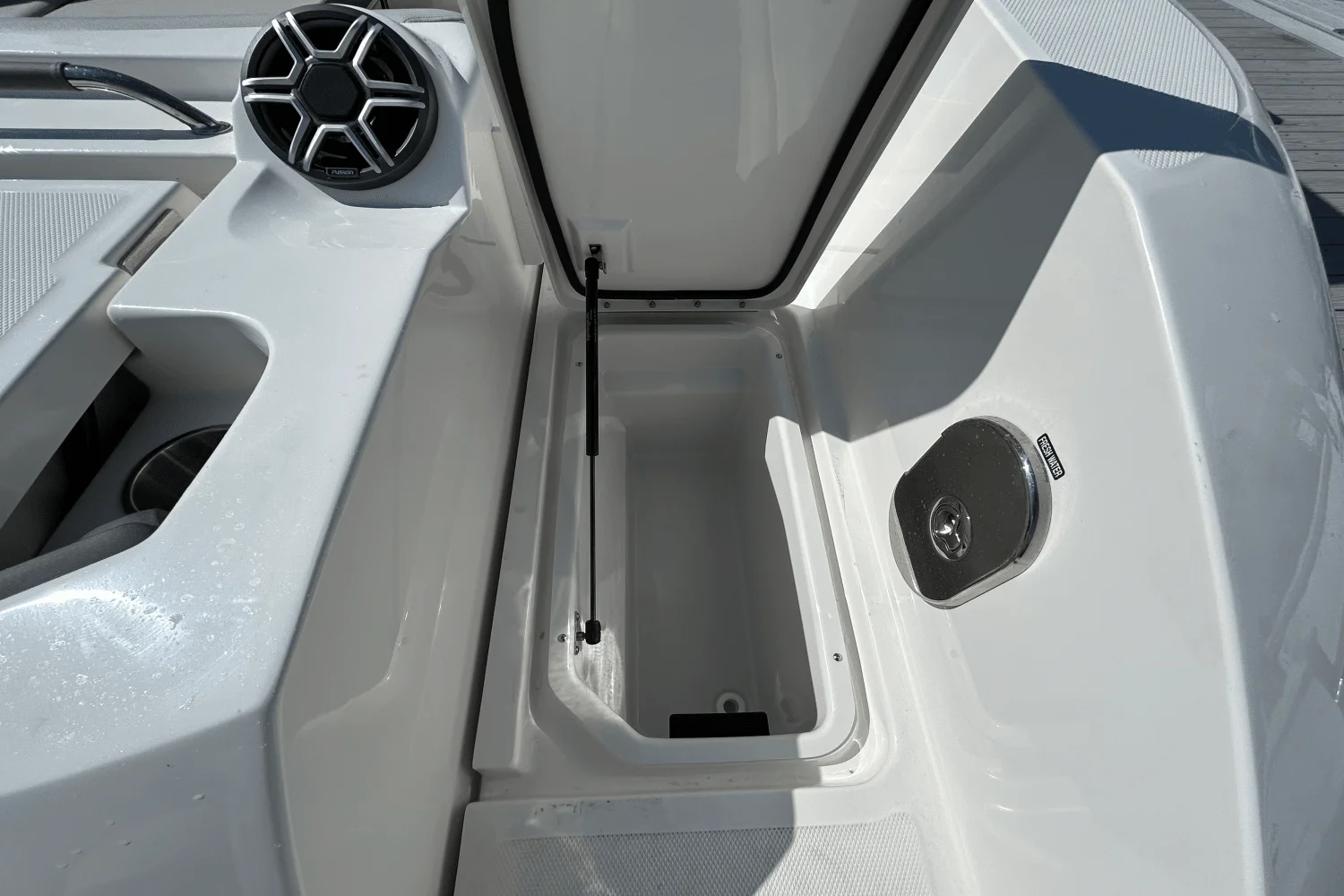 2026 Sea Ray SLX 350 Outboard Image Thumbnail #34