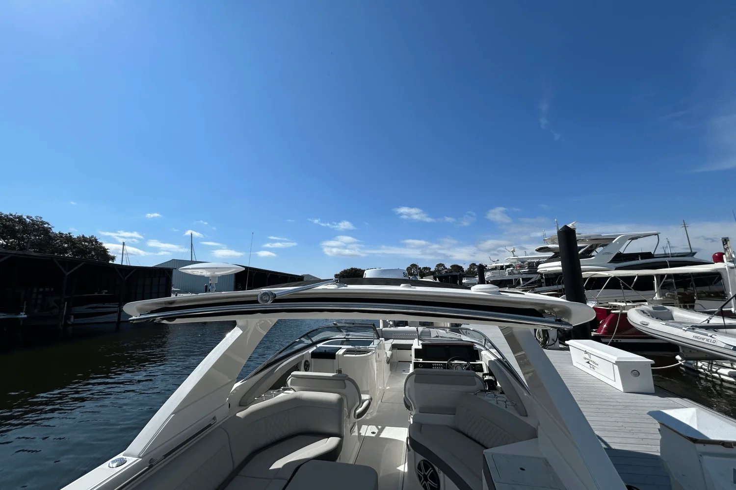 2026 Sea Ray SLX 350 Outboard Image Thumbnail #12