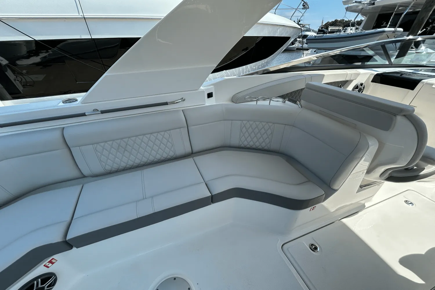 2026 Sea Ray SLX 350 Outboard Image Thumbnail #9
