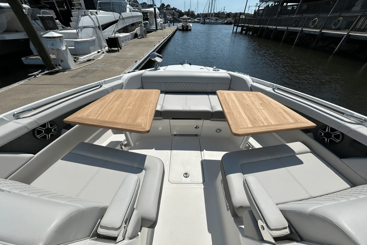 2026 Sea Ray SLX 350 Outboard Image Thumbnail #7