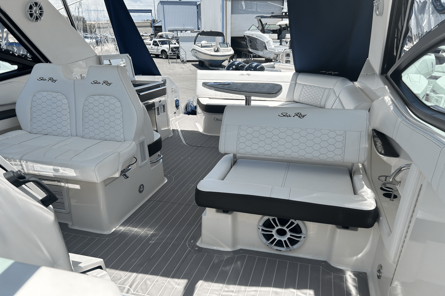 2022 Sea Ray Sundancer 320 OB Image Thumbnail #5