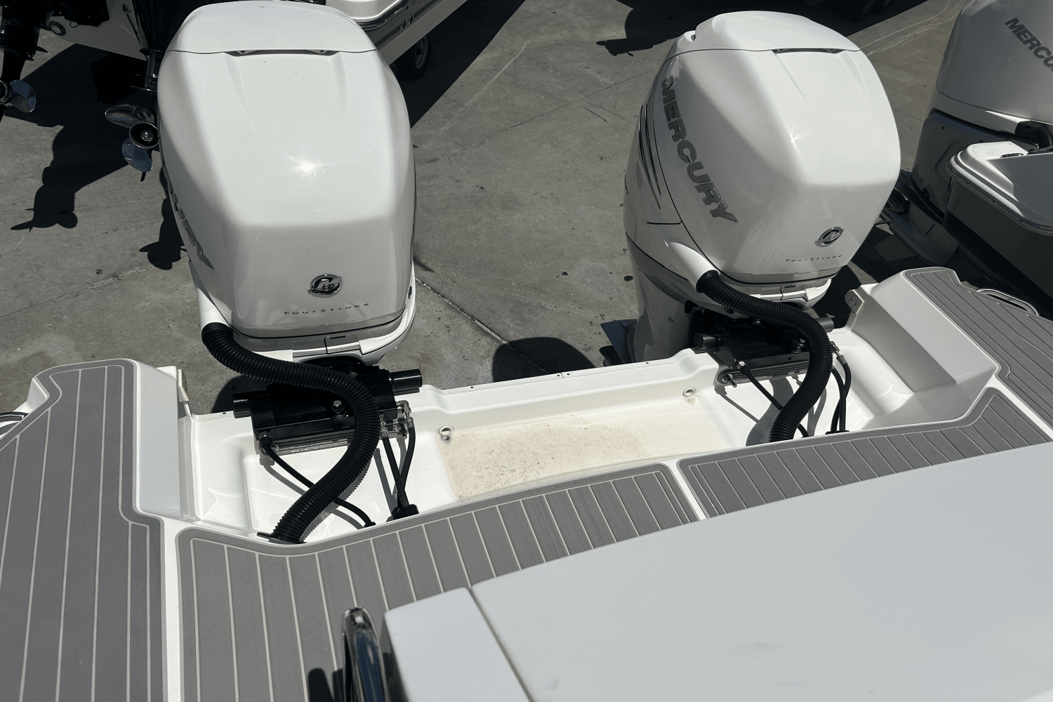 2022 Sea Ray Sundancer 320 OB Image Thumbnail #20