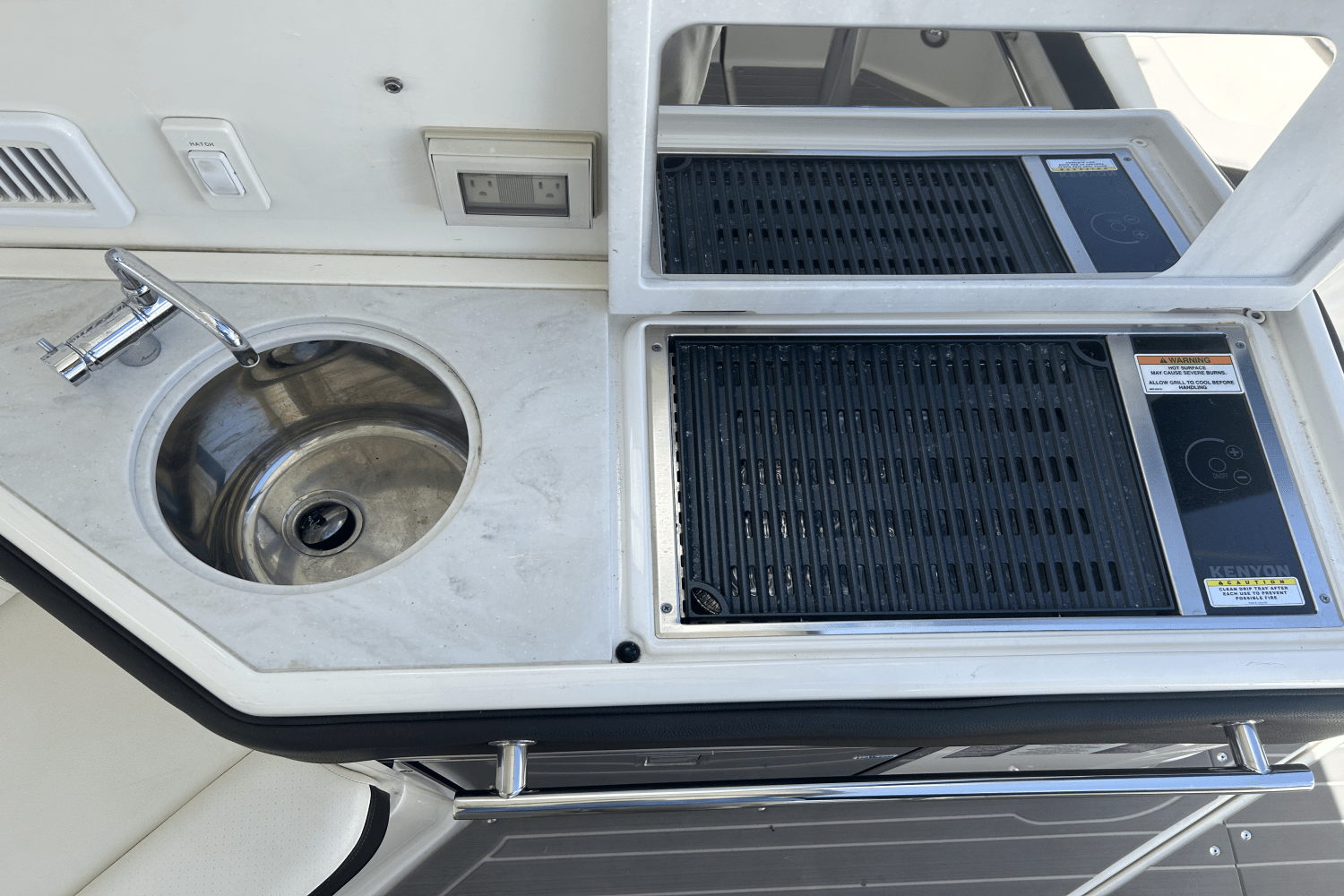 2022 Sea Ray Sundancer 320 OB Image Thumbnail #4