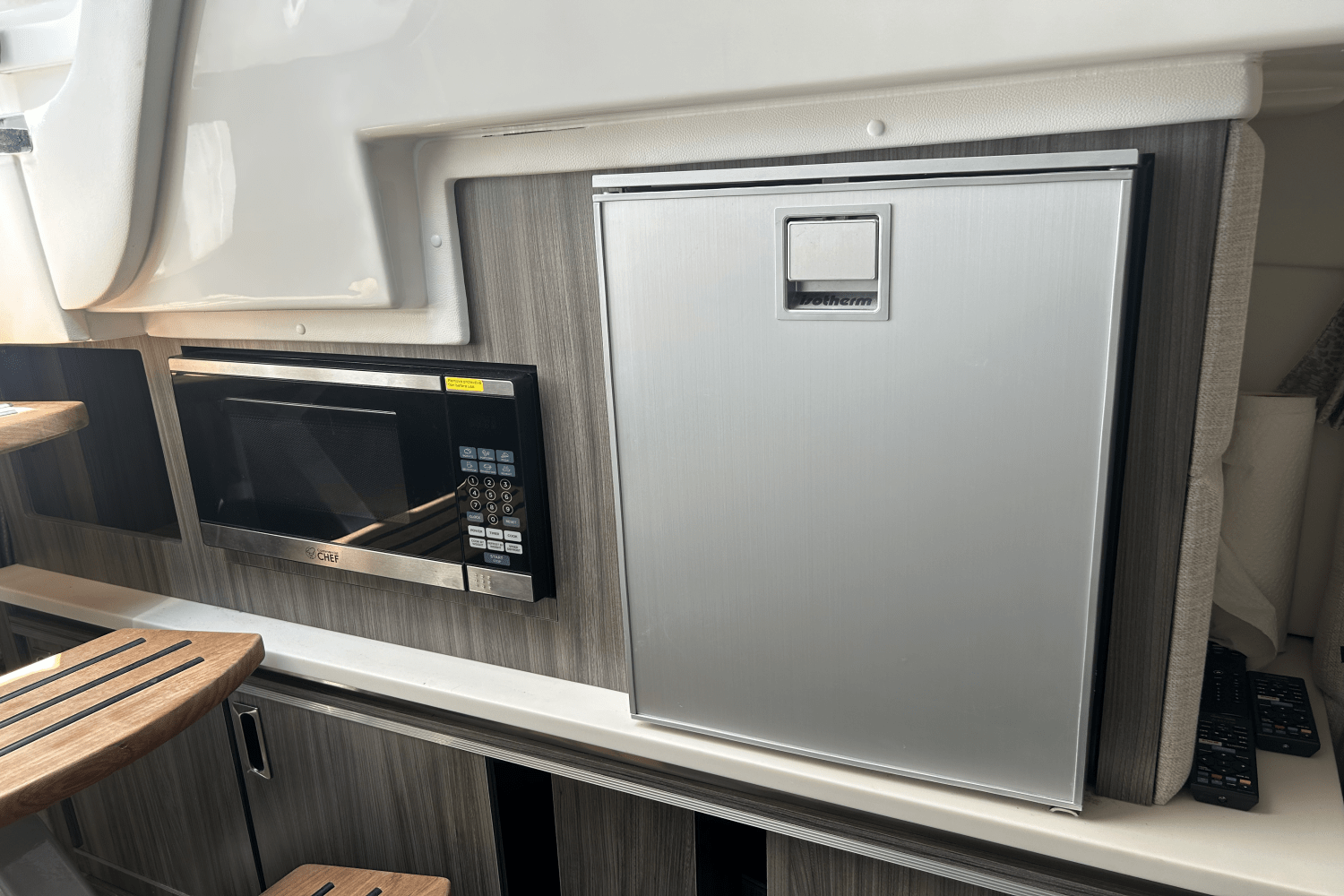 2022 Sea Ray Sundancer 320 OB Image Thumbnail #13
