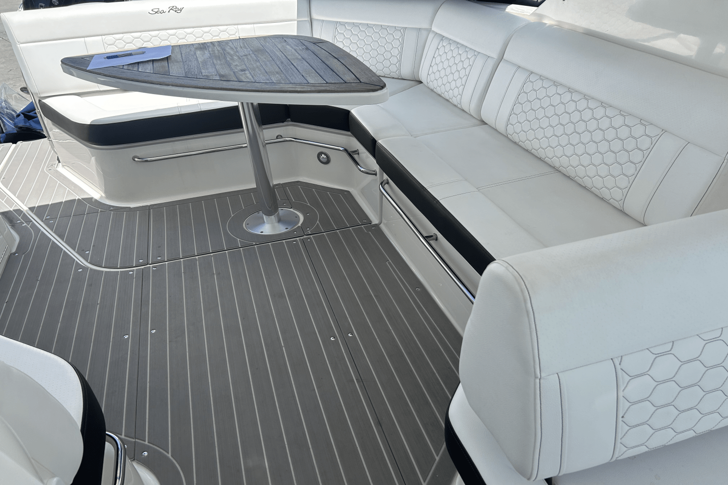 2022 Sea Ray Sundancer 320 OB Image Thumbnail #1