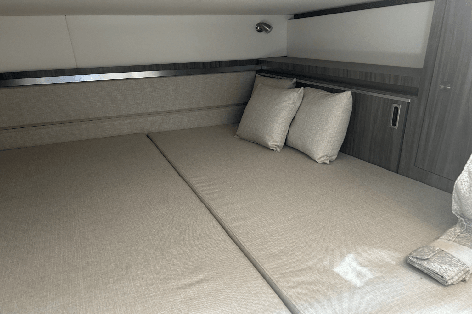 2022 Sea Ray Sundancer 320 OB Image Thumbnail #16