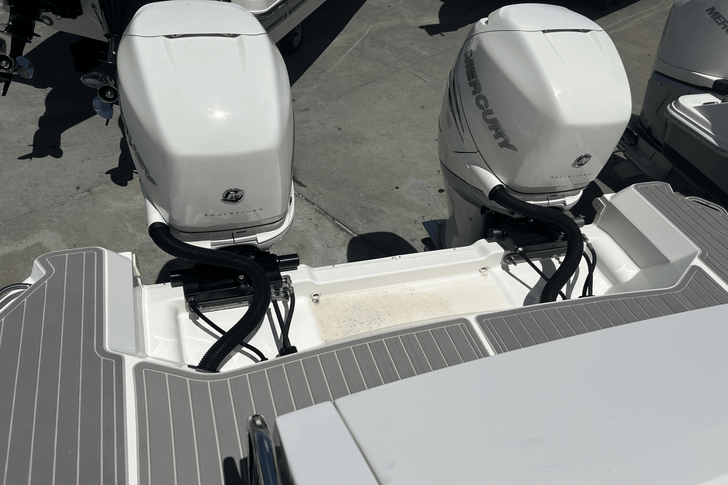 2022 Sea Ray Sundancer 320 OB Image Thumbnail #19