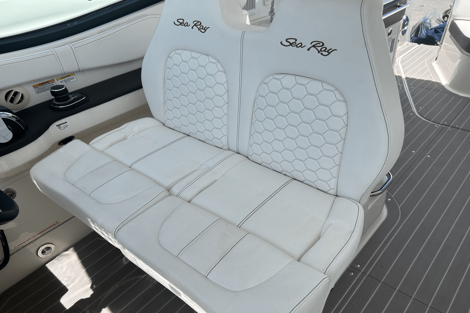 2022 Sea Ray Sundancer 320 OB Image Thumbnail #9