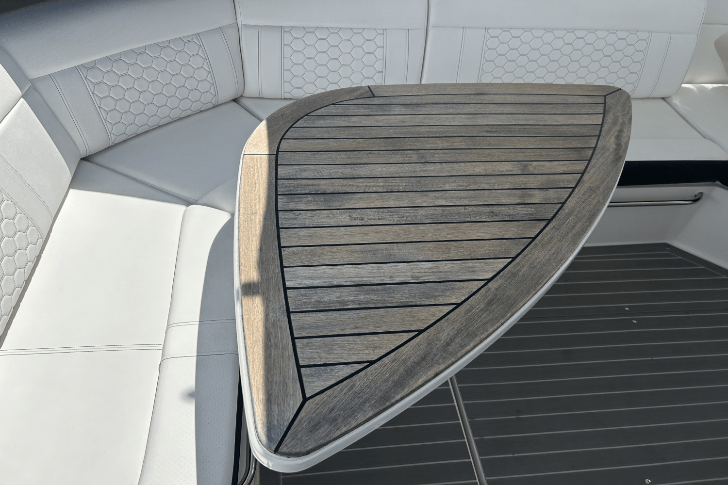 2022 Sea Ray Sundancer 320 OB Image Thumbnail #2
