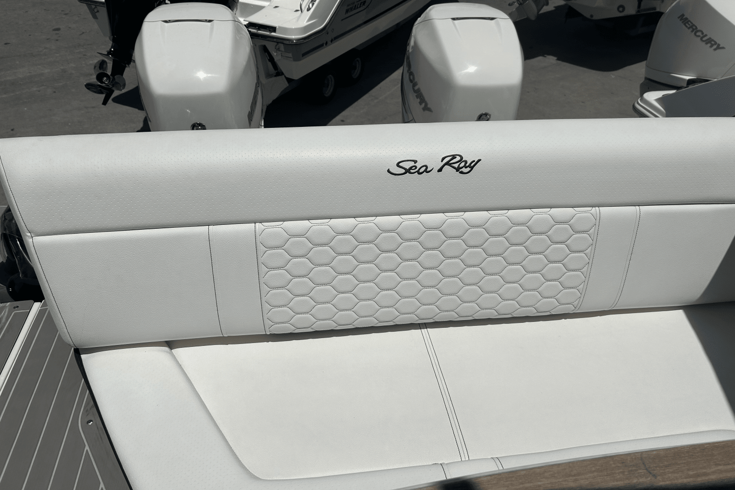 2022 Sea Ray Sundancer 320 OB Image Thumbnail #18
