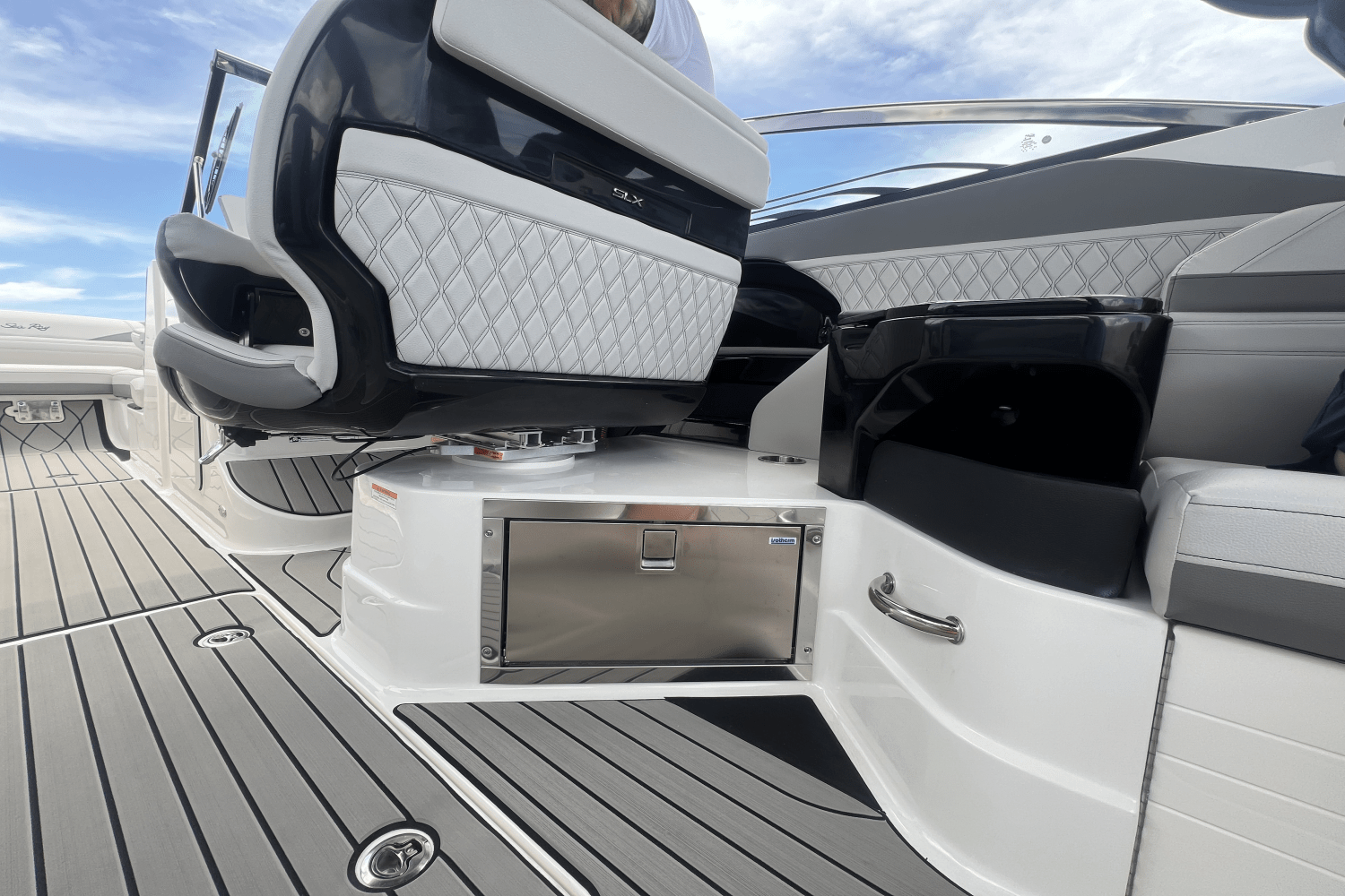2026 Sea Ray 280SXO Image Thumbnail #24