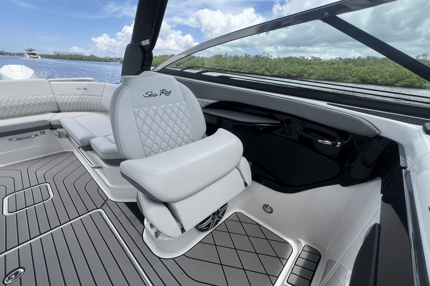 2026 Sea Ray 280SXO Image Thumbnail #12