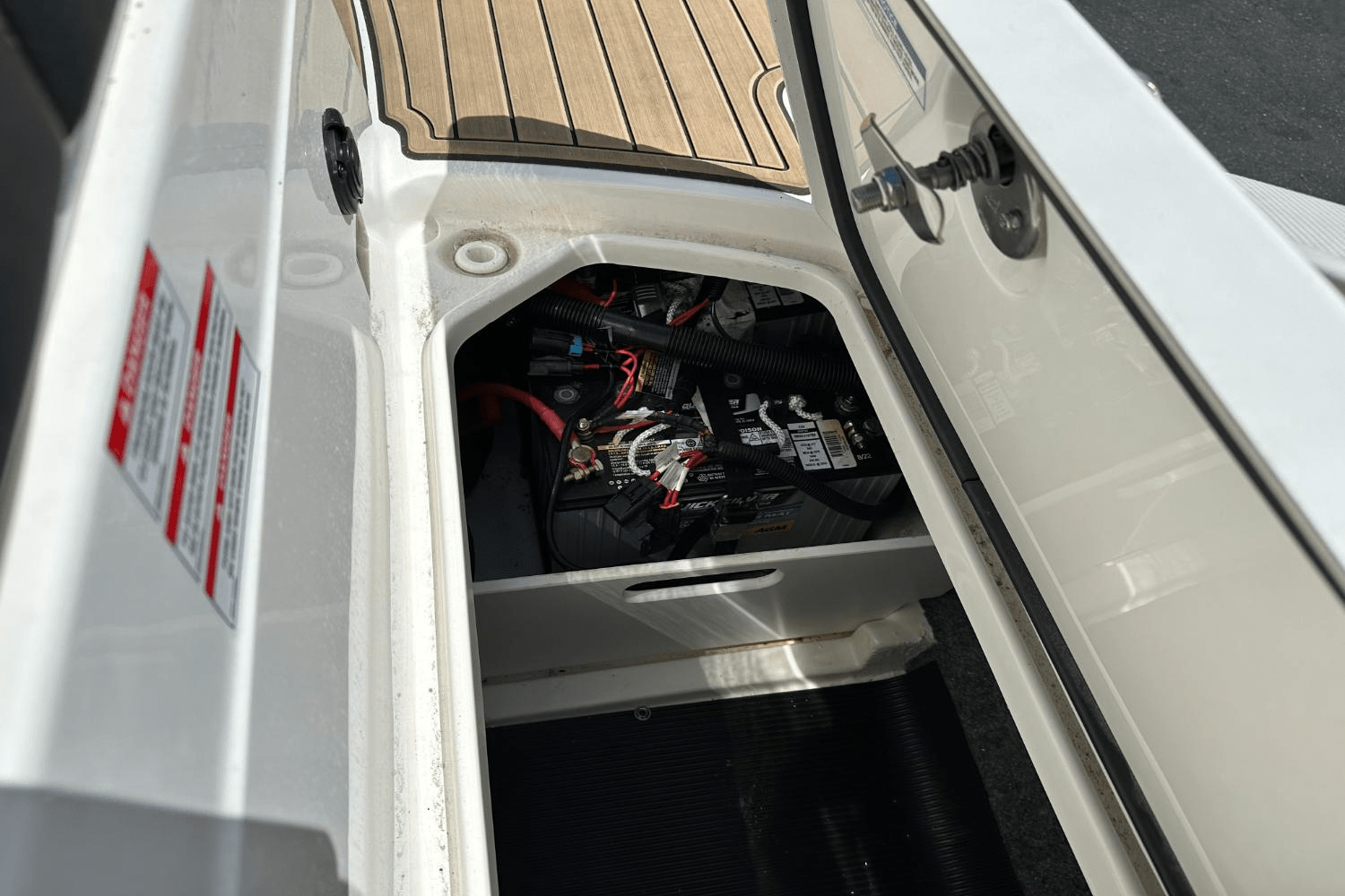 2023 Sea Ray 230 SPX-OB Image Thumbnail #42