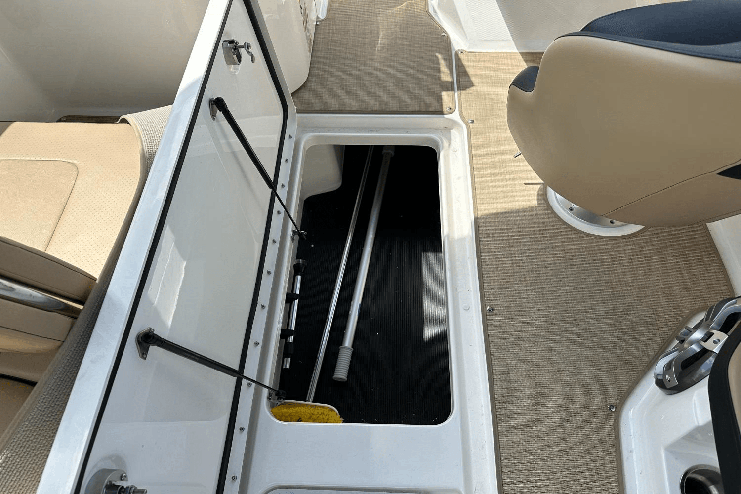 2023 Sea Ray 230 SPX-OB Image Thumbnail #33