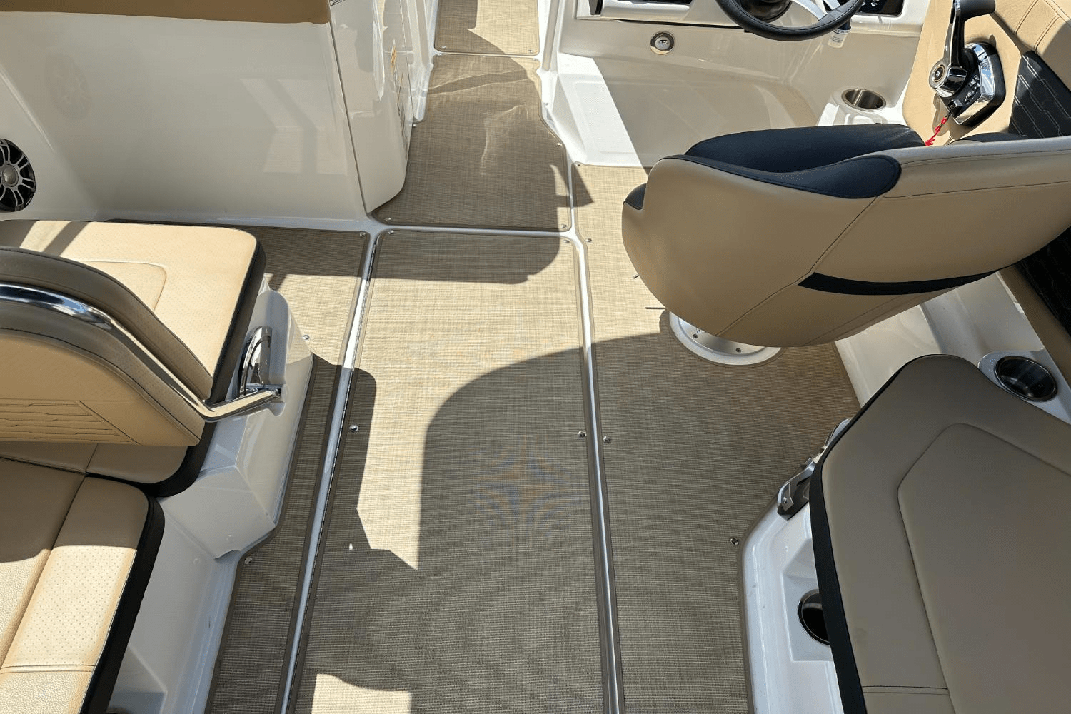 2023 Sea Ray 230 SPX-OB Image Thumbnail #32