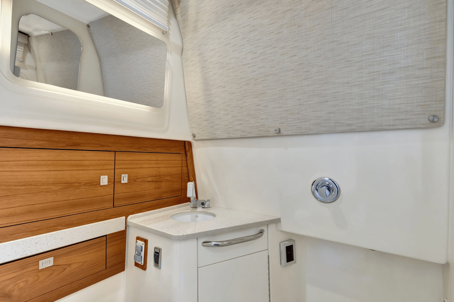 2020 Boston Whaler 420 OUTRAGE Image Thumbnail #14