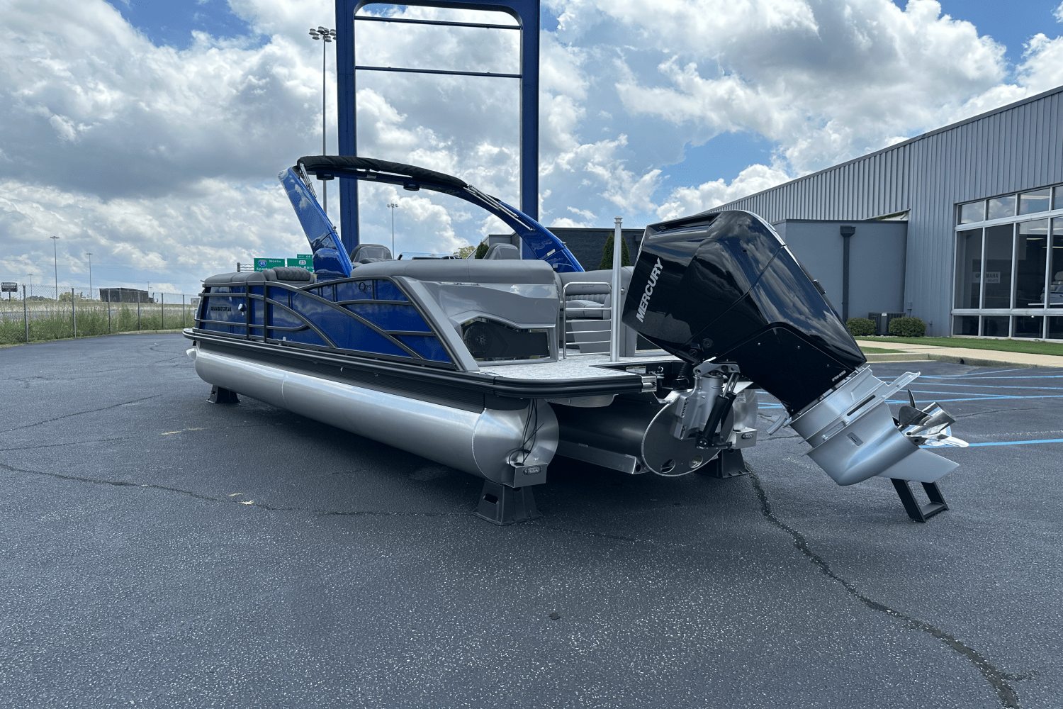 2026 Bennington 25Q Image Thumbnail #1