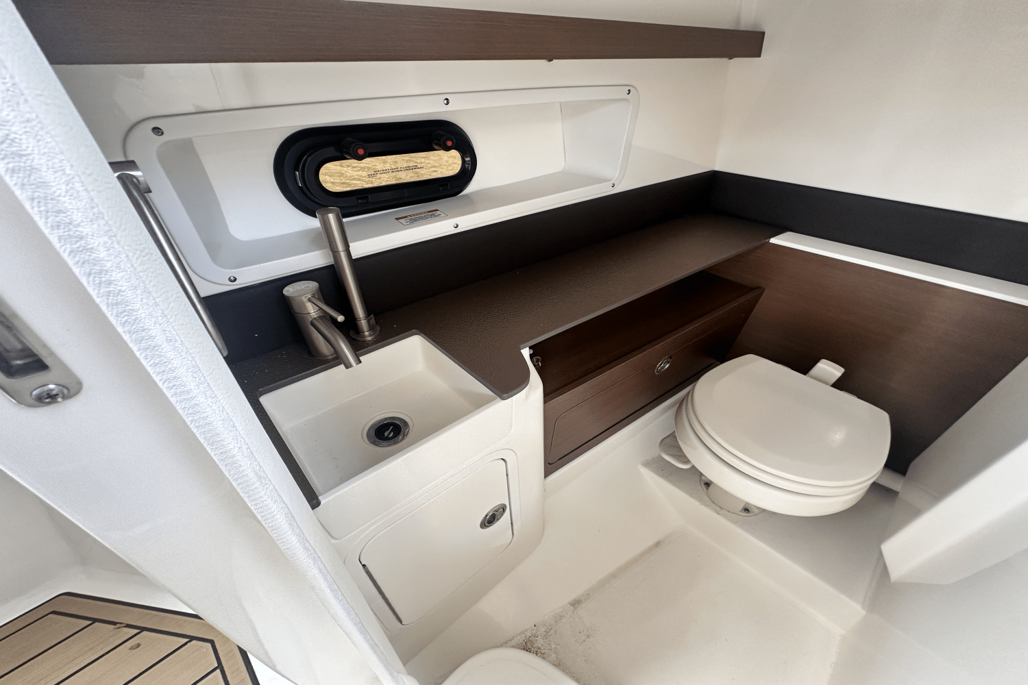 2023 Sea Ray 290 SDX OB Image Thumbnail #17
